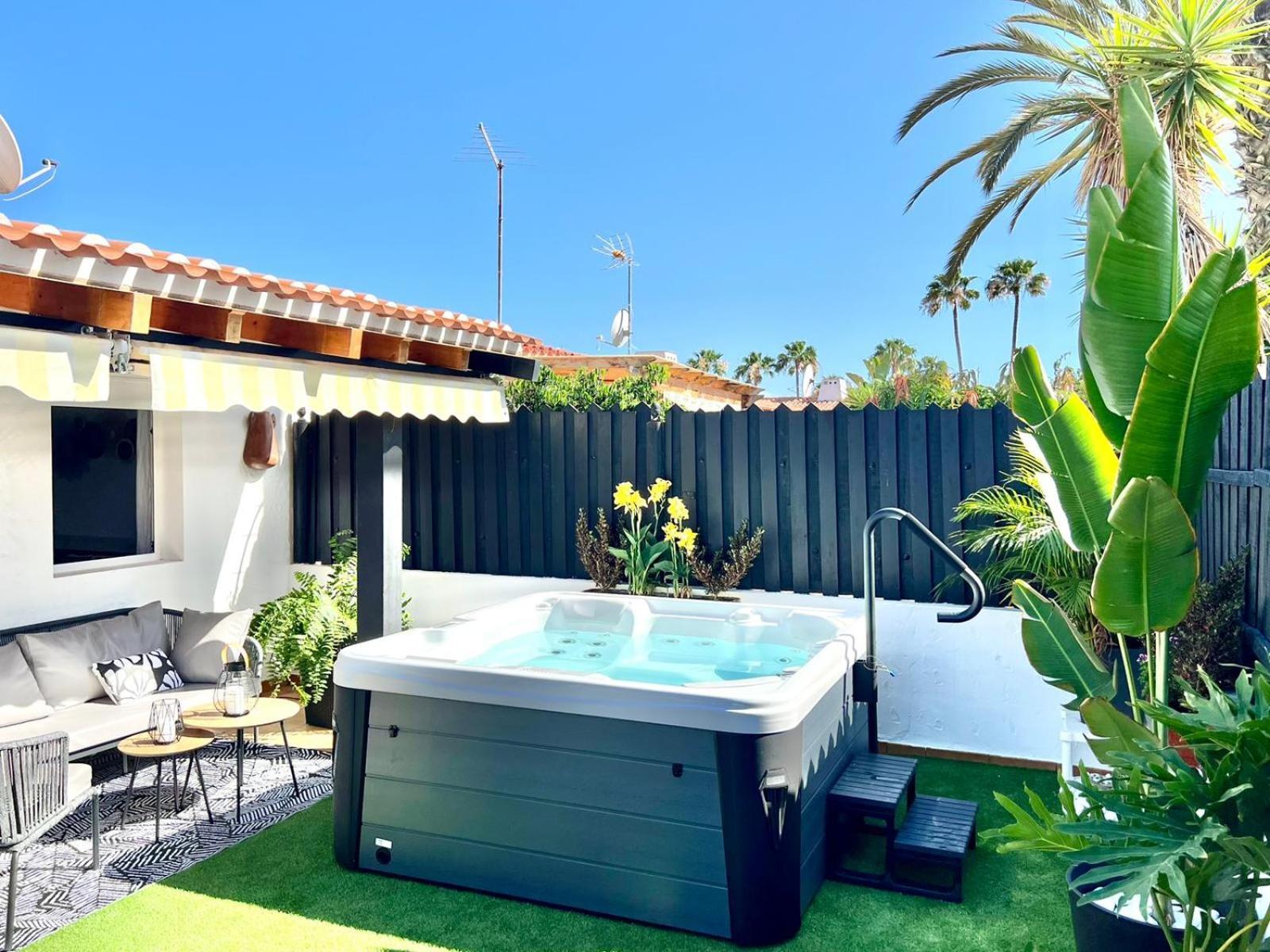 פלאייה דל אינגלז Oasis Beach Holiday Home With Jacuzzi מראה חיצוני תמונה