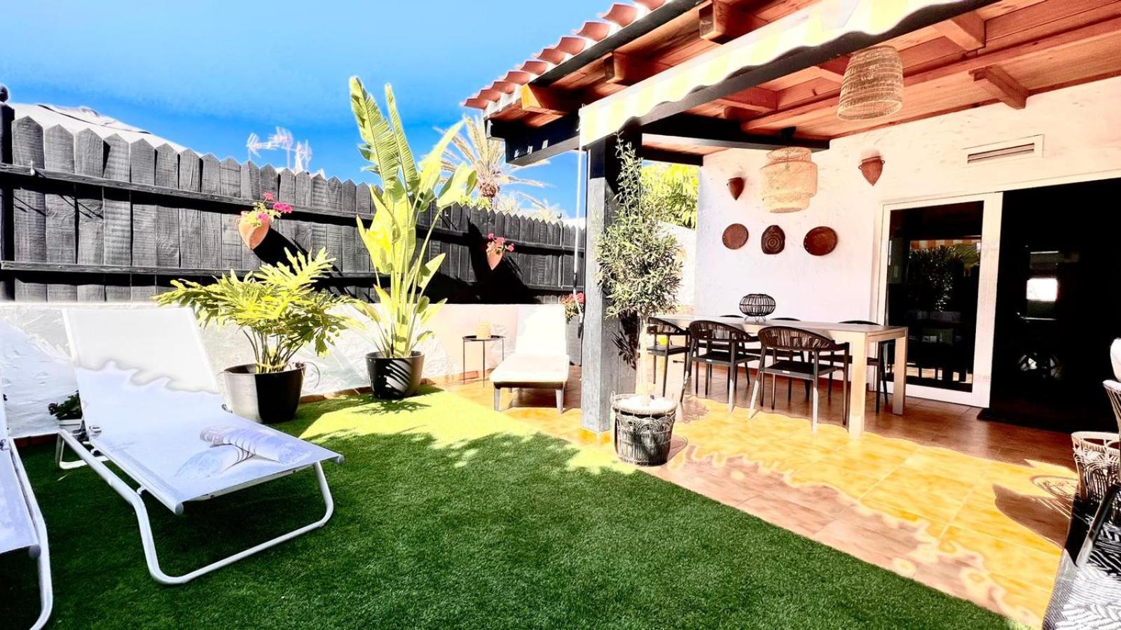 פלאייה דל אינגלז Oasis Beach Holiday Home With Jacuzzi מראה חיצוני תמונה