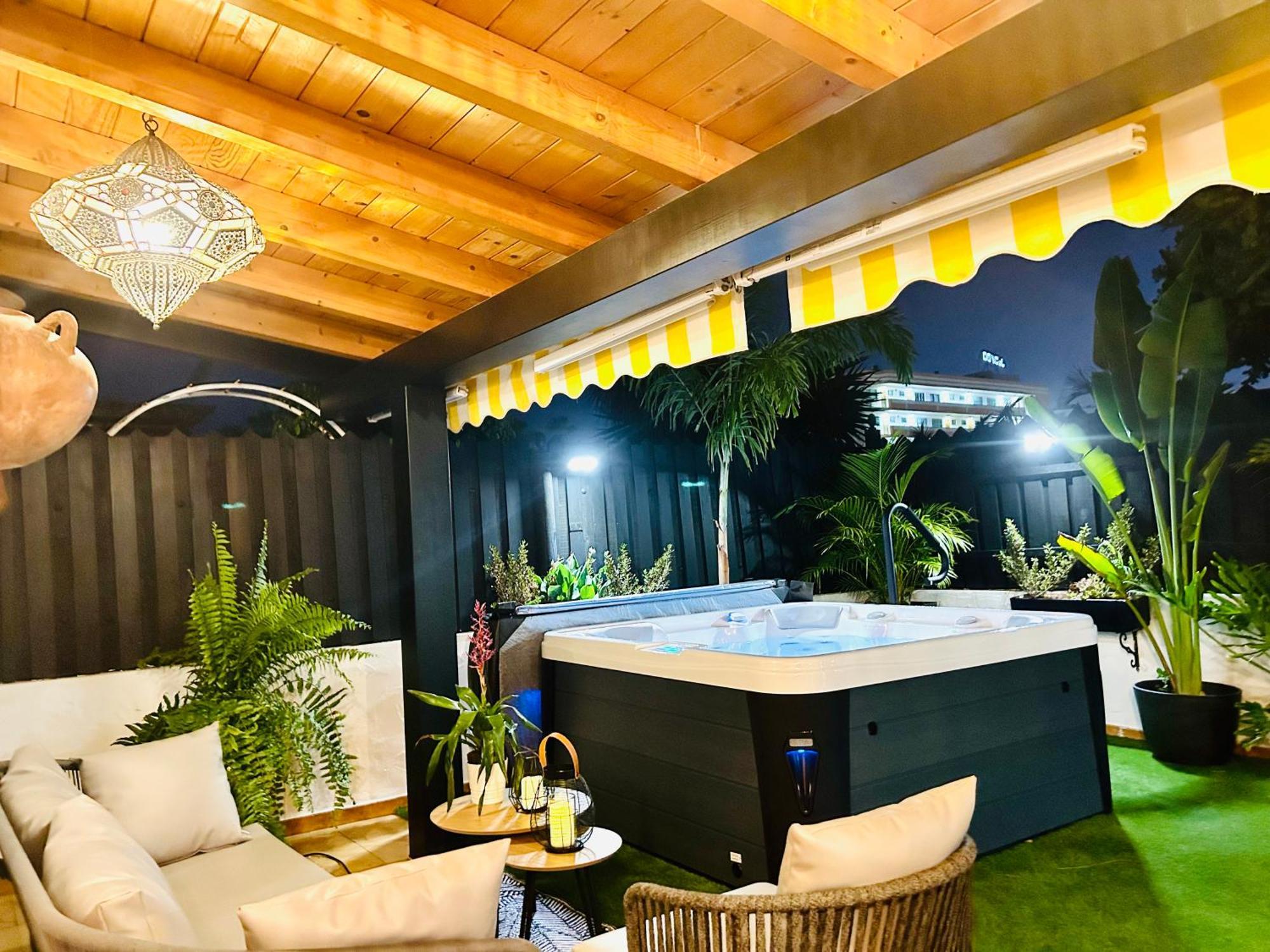 פלאייה דל אינגלז Oasis Beach Holiday Home With Jacuzzi מראה חיצוני תמונה